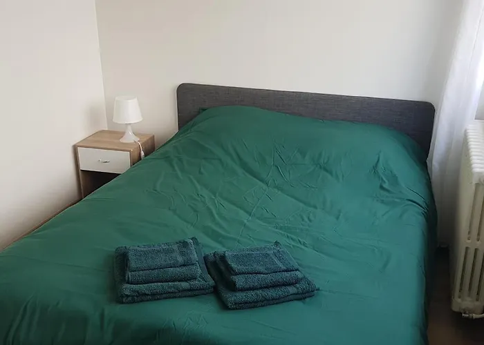 Cosy Close Eiffel Tower